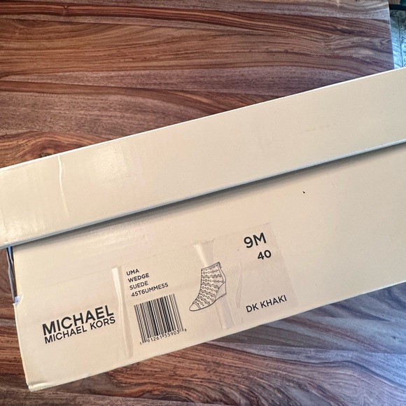 Michael Kors Uma Khaki Suede Wedge - Size 9 - Picture 3 of 8